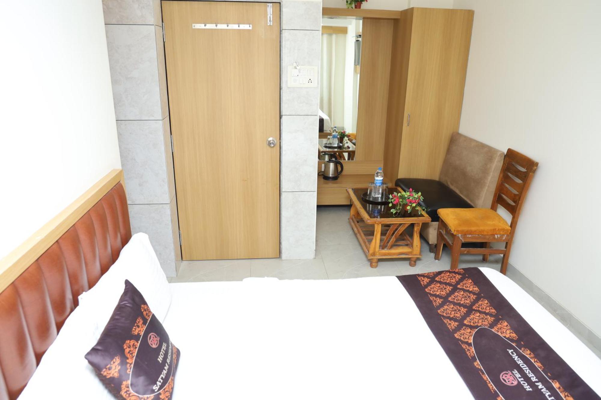 Hotel Satyam Residency Navi Mumbai Buitenkant foto